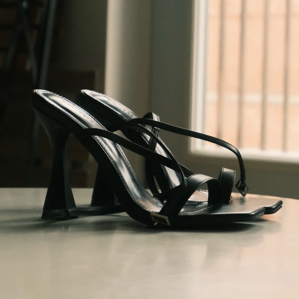 Elegant Black Strappy Heels - Picture 2 of 4
